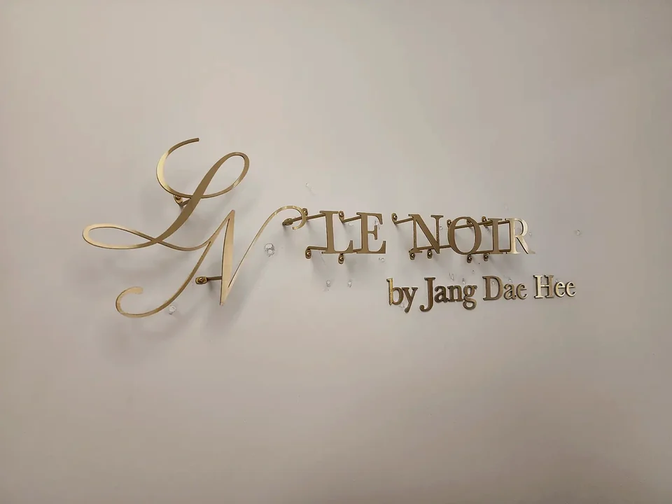 LE NOIR 매장 브랜드 사인